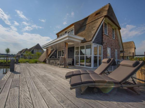 Beautiful villa with sunshower and terrace at the Tjeukemeer